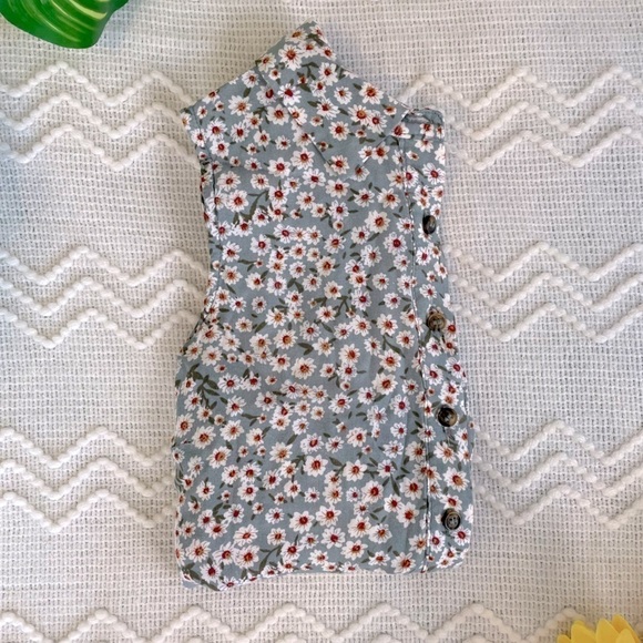 Sky and Sparrow Button Down Collared Blouse - Picture 4 of 6